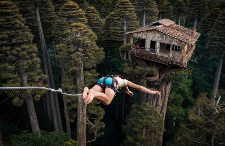 Bungee jump na floresta